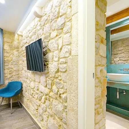 Mint Palace In Old Town Hotell 4*