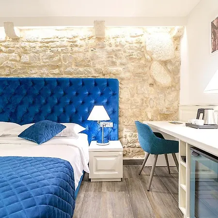 Mint Palace In Old Town