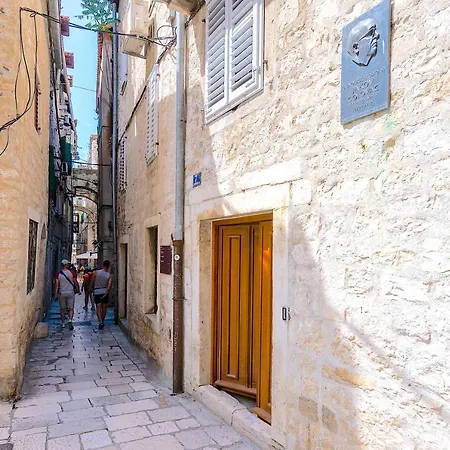 Hotel Mint Palace In Old Town 4*