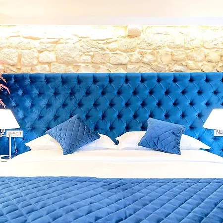 Mint Palace In Old Town 4*