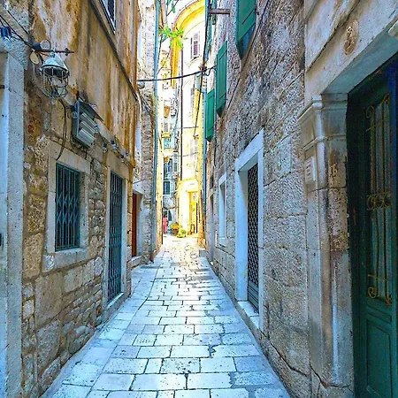 Mint Palace In Old Town 4*